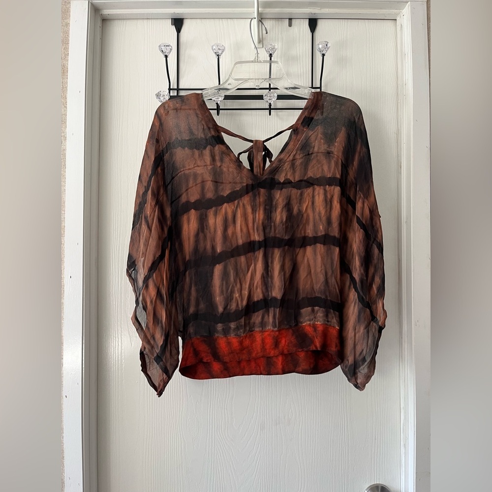 Language - Sheer Crop - Picture 2 of 5